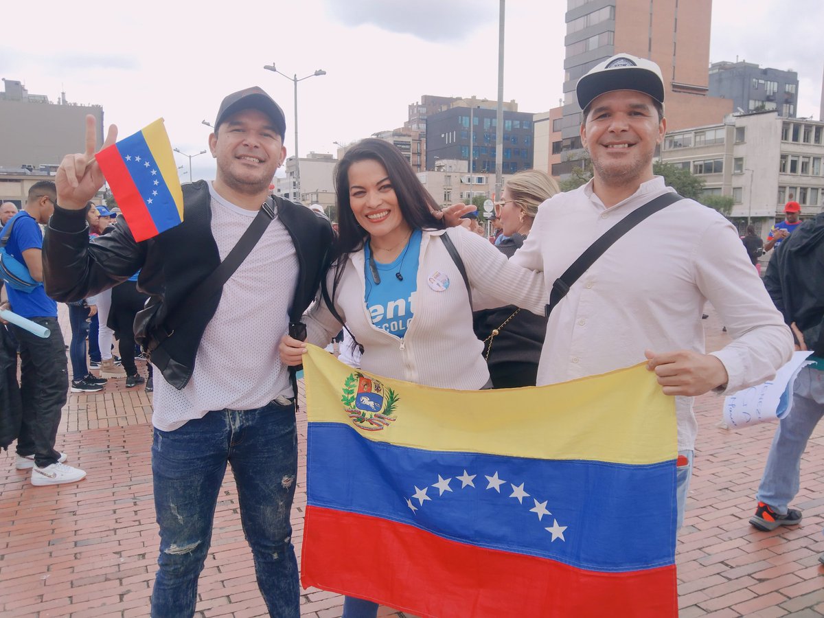 #4Feb #VenezolanosEnBogota #YoHabilitoAMariaCorina