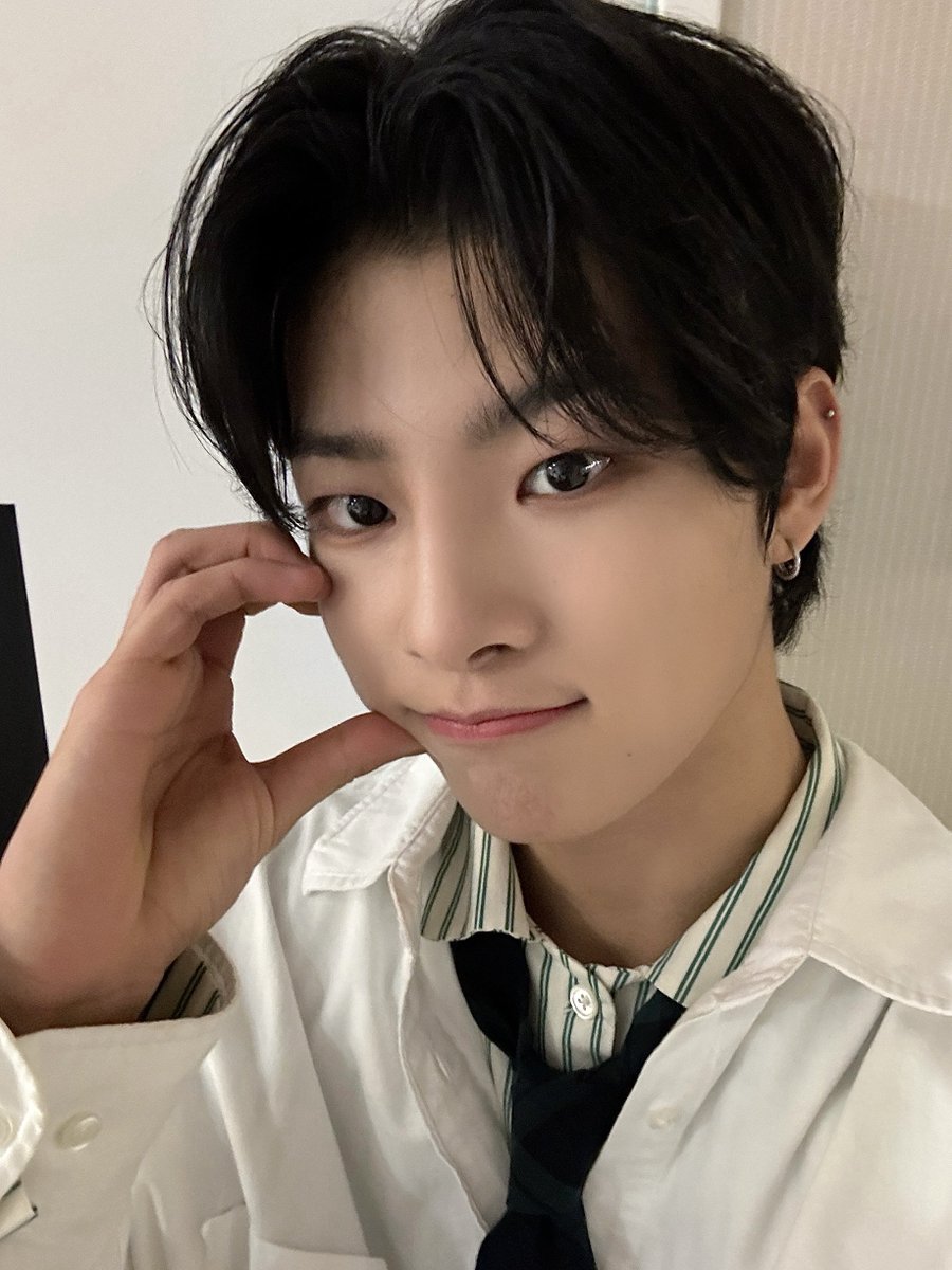 YOUNITE_twt's tweet photo. YOUNIZ またあいましょう❤️

#시온 #SION https://t.co/dHs1BdhA2N