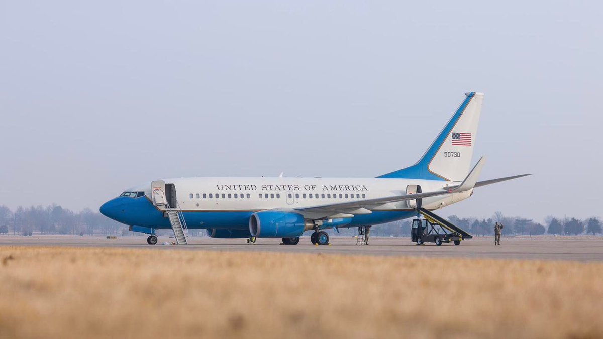 Boneyardsafari's tweet photo. Have to give a shout out to the C-40 crews at Scott AFB for the great work they do, here is C-40C 05-0730. We do love that livery! #c40 #c40c #usaf #scottafb #aviationsafari #aviationpreservation #boneyardsafari https://t.co/qWUy1XEMAt
