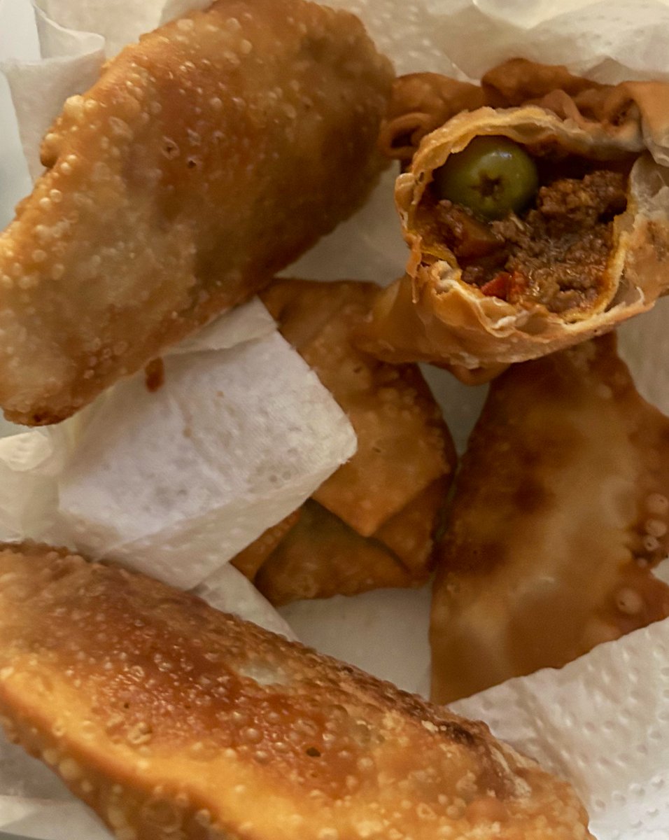Yannzxxx's tweet image. Ground beef &amp;gt;&amp;gt;&amp;gt;😍🫒🔥 #Cubanstyle #Empanadafanart #empanadas #foodie