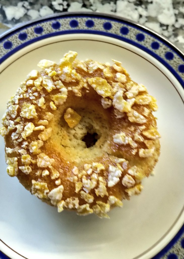 Good morning Twitteroonies of the universe. It's Sunday. Doing my best to conserve energy.  That being said,  was asked to make gluten free donuts. 

So, GF, with a Killer  Bee honey glaze and crushed corn flakes for a crunch.  

#unicornchef