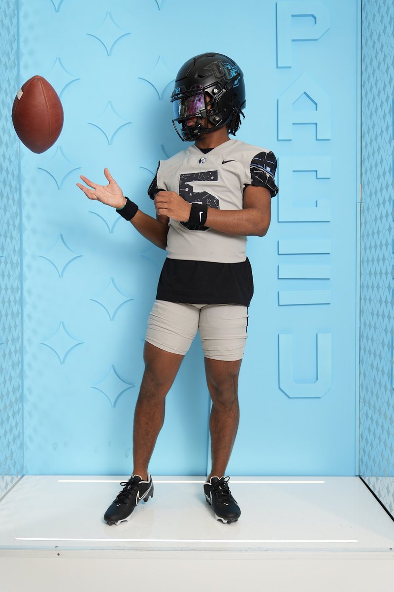JordanAllen_12's tweet image. Had a great time at UCF yesterday!!⚔️
#GoKnights #ChargeOn @Im_Dlaw @CoachGusMalzahn @UCFSports @CoachHinshaw @CoachT_HarrisJR  @BlaylockAndrew @DanPirtle13 @CoachAlexMathis @CoachMosah @TeamKamMartin @CoachTedRoof @ChadSimmons_ @RustyMansell_ @adamgorney @Coach_Davis22