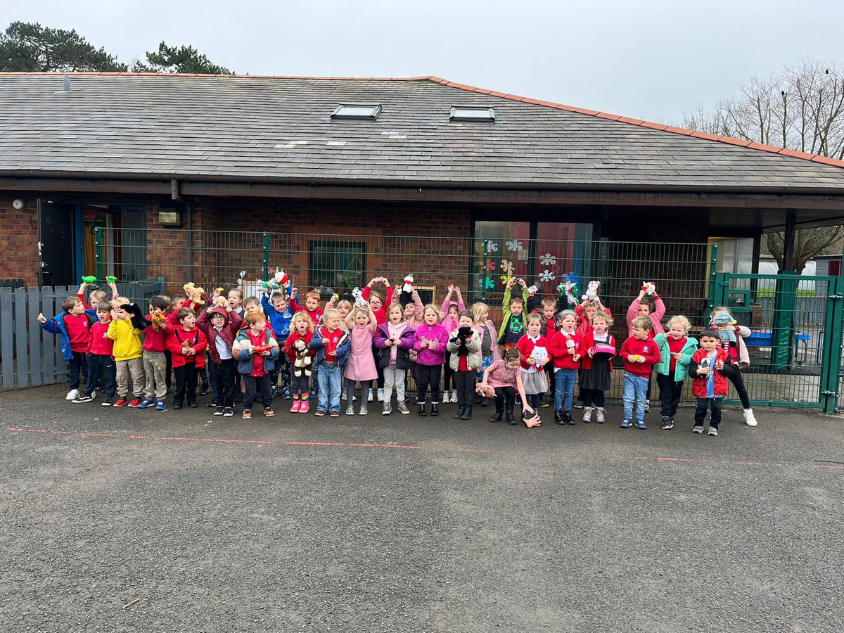 YsgolGymraegD's tweet photo. #ceffyl #ci #car #castell #cardiau #canu #crwban #caws #coch #crocodeil #corach #cadair #cyw ππΌ https://t.co/wpjIedmuHk