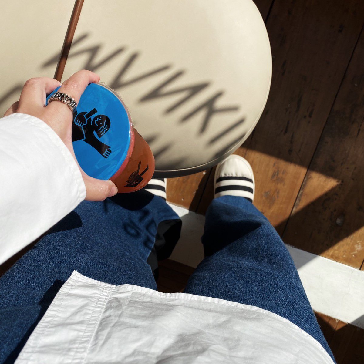 Drink of Mankind
ทองหล่อมีคาเฟ่ชาเปิดใหม่ พร้อมกิมมิคเสิร์ฟบนสายพานเก๋ๆ CI สไตล์ร้าน เฟอร์นิเจอร์ ไหนจะแสงสาดๆ อีก เลิศเวอร์! น่าจะเป็นร้านชาสนุกๆ ที่สวยสุดในตอนนี้ละ 
🚩 : ชั้น 2 โครงการ Sodality ทองหล่อ 13
#อร่อยบอกต่อ #รีวิวคาเฟ่ #aroii <a href="/aroii/">@aroii บอกต่อ</a> #cafehopping