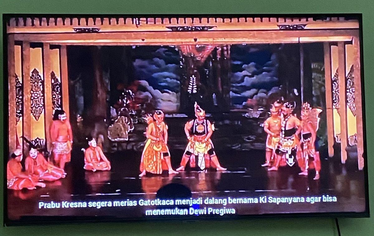 adity_____'s tweet photo. Menemukan sebuah arti,
gatotkaca yg super overpower, otot kawat tulang wesi ra wedi sopo sopo, bisa galau gak ketulungan, ovt berlebihan. Memikirkan pasangannya krn LDR😭
Dari yg bkn menjdi dirinya sendiri agar bisa bertemu pasangannya.
Its another level of berjuang. so sweet 😭 https://t.co/lRhEvgGAiD