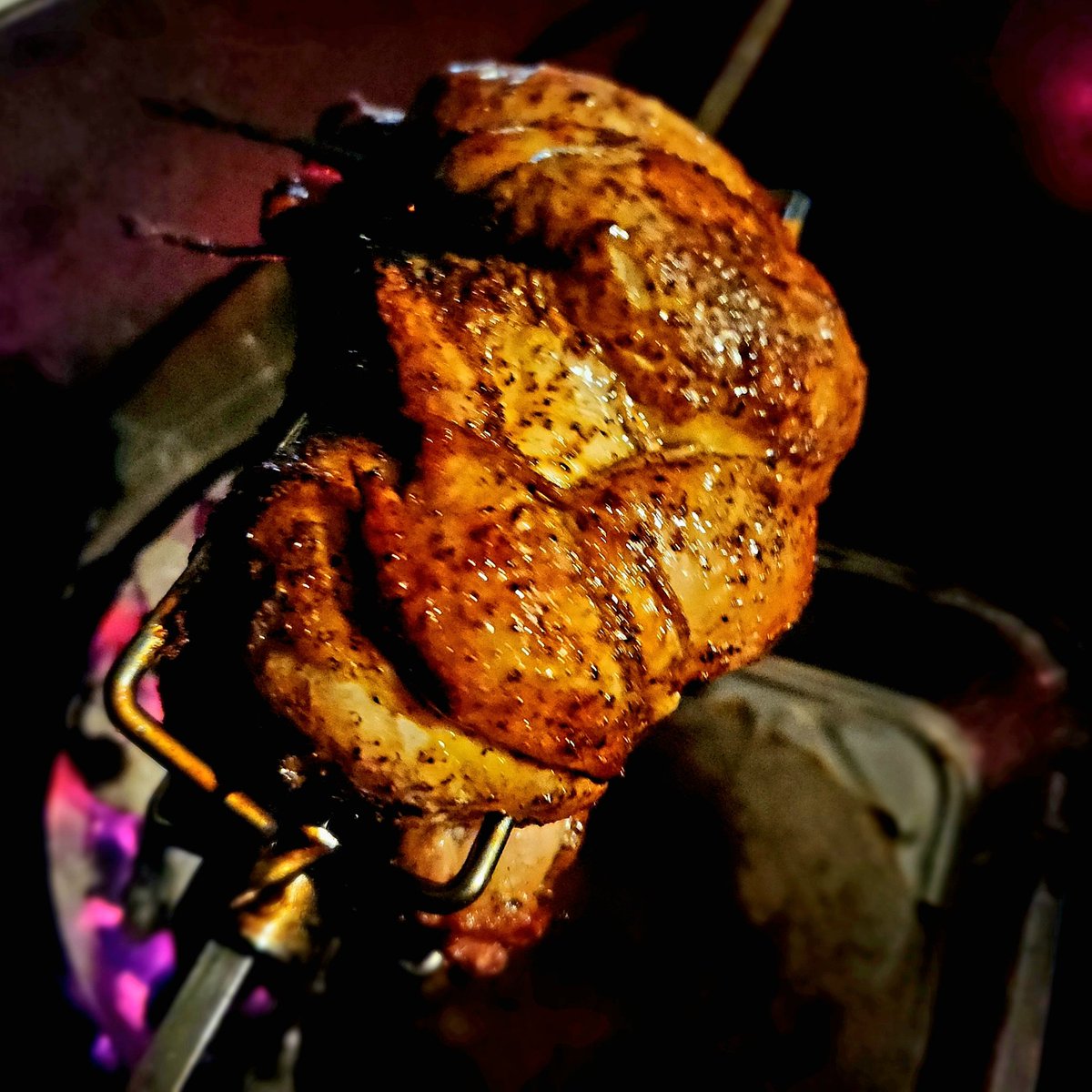 Prep this bird for the oven tonight she said....
Truss it up and spin it over coals he did 😁