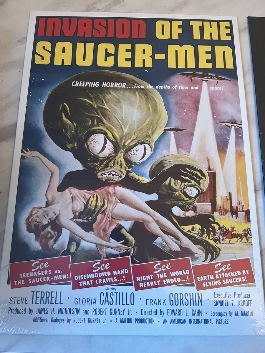 touchfarvetched's tweet image. Loving my new movie memorabilia metal posters from @Displate 😍 #alien #ghostbusters #MrStayPuft #InvasionOfTheSaucerMen