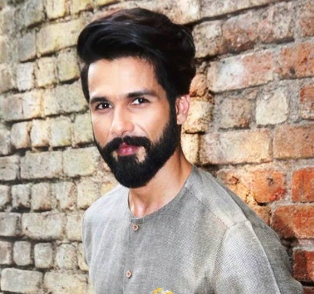 VTVFilmz's tweet photo. Exclusive Buzz :: ✴️
Shahid Kapoor in Talks for Film on Chhatrapati Shivaji Maharaj with OMG 2 director Amit Rai.. ⚔️🔥
Stay Tuned.. ✍️
#ShahidKapoor #ChhatrapatiShivajiMaharaj #OMG2 #AmitRai #Chhatrapati #Shivaji #ShivajiMaharaj #Maratha #VTV70MM https://t.co/OrIlY8ts3M