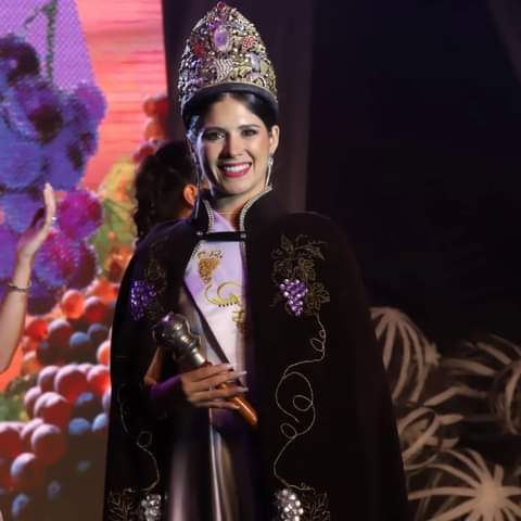 Eimendez's tweet photo. General Alvear tiene reina 👑 y es de San Pedro del Atuel, un orgullo carmesino! https://t.co/sVjk8VDyNm