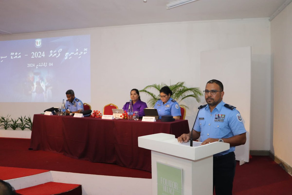 AdduPolice's tweet photo. ދިވެހި ފުލުހުންގެ ޚިދުމަތުގެ ސްޓްރަޓެޖިކް ޕްލޭން 2024ން 2028 އަށް އެކުލަވާލުމަށް ބޭނުންވާ މަޢުލޫމާތު ހޯދުމަށް އައްޑޫ ސިޓީގައި ކުރިއަށް ގެންދިޔަ ލޯކަލް ކޮމިއުނިޓީ ފޯރަމުގެ ތެރެއިން. https://t.co/5CljfNra8A