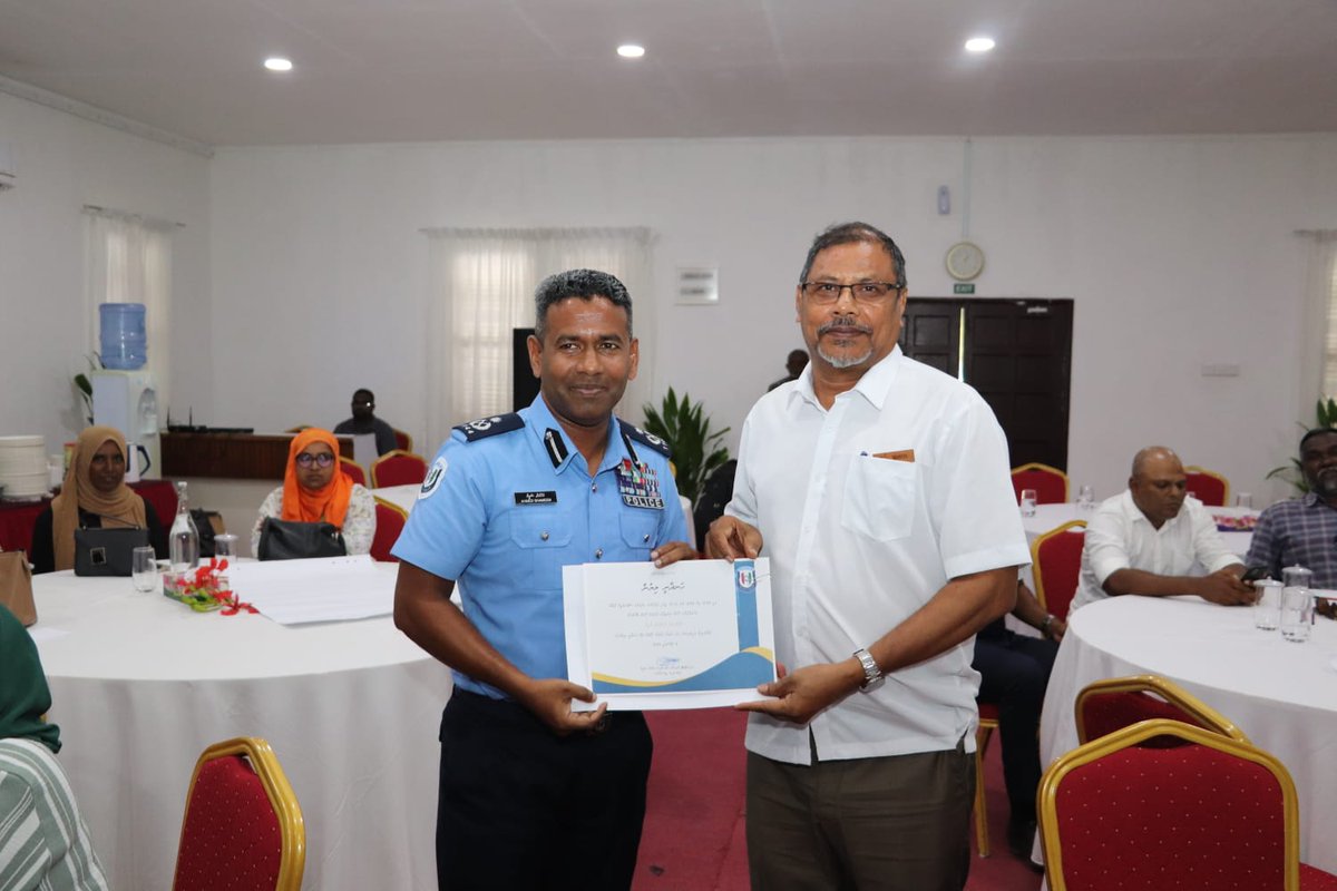 AdduPolice's tweet photo. ދިވެހި ފުލުހުންގެ ޚިދުމަތުގެ ސްޓްރަޓެޖިކް ޕްލޭން 2024ން 2028 އަށް އެކުލަވާލުމަށް ބޭނުންވާ މަޢުލޫމާތު ހޯދުމަށް އައްޑޫ ސިޓީގައި ކުރިއަށް ގެންދިޔަ ލޯކަލް ކޮމިއުނިޓީ ފޯރަމުގެ ތެރެއިން. https://t.co/5CljfNra8A