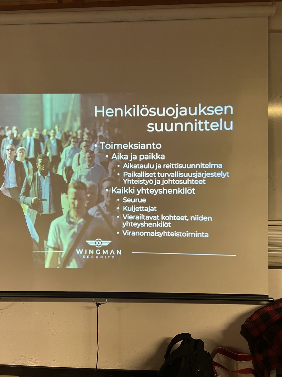 WingmanSec's tweet photo. Henkilösuojauksen peruskurssille tuli niin paljon ilmoittautumisia, että pääsimme vetämään ensin omille ja yhden yhteistyökumppanin työntekijöille ”harjoituskurssin” ennen ensi viikonlopun ”varsinaista” kurssia. https://t.co/Tgl3CWtyK1