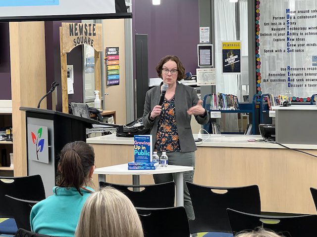 Special thanks to @DevorahHeitner for speaking to our parents & staff last week on how to help kids navigate their digital lives & sharing insights from her book 'Growing Up in Public.' We learned so much on how to mentor our teens & tweens in a connected world! #d30learns