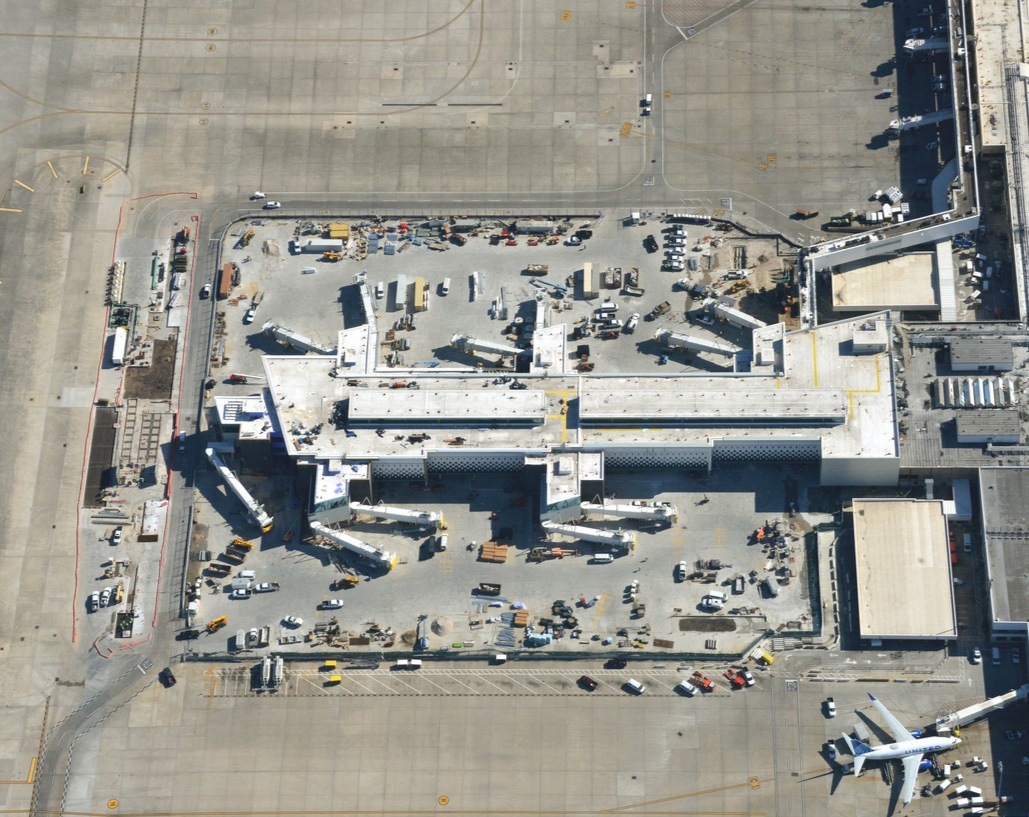 We always enjoy aerial photographs, especially the ones showing the impressive progress at our new Terminal D-West Pier!

It’s a breathtaking view indeed.

#ChangeIsComingToIAH