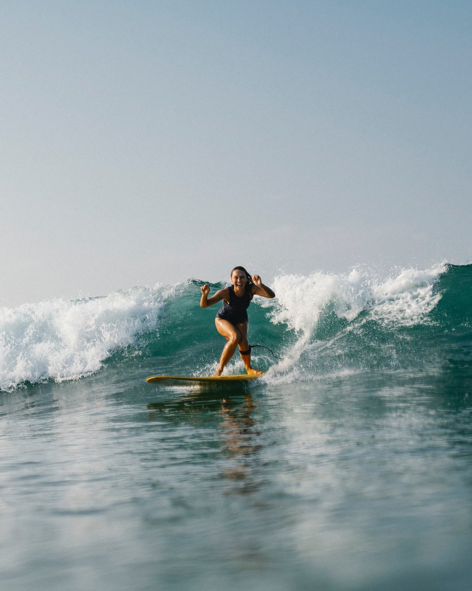 If you’re thinking of joining @NikitaRobb , @aj_wotton ,  @LucyTheobald_  and Rosie Jordan for our Ladies only surf & yoga week in Sri Lanka this March 16th-23rd, grab a friend and we’ll put you in a twin share at no extra cost. Only a few rooms rooms left. Yew!
#ladiessurfweek