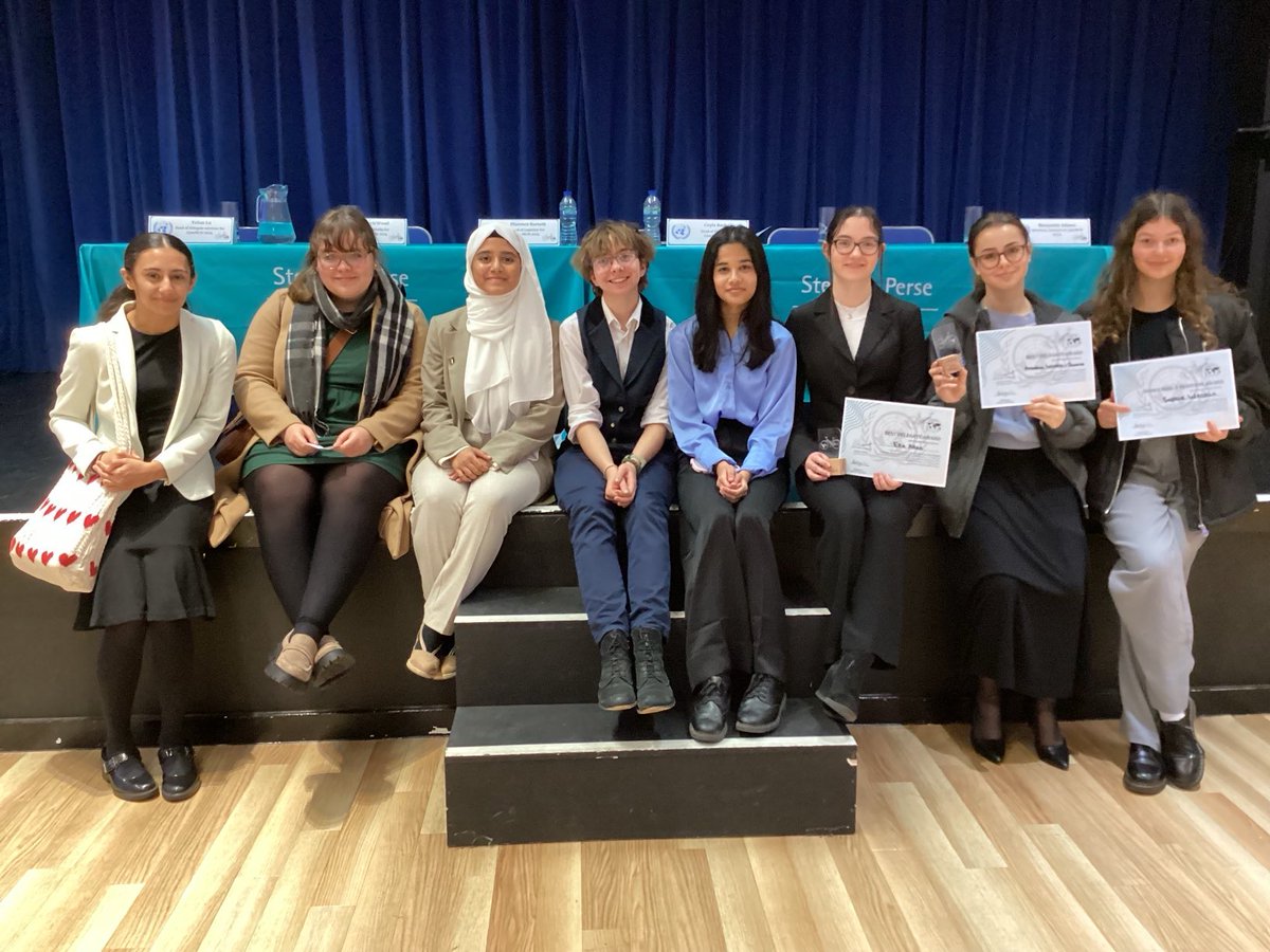 BGS_Econ's tweet photo. Congratulations to our wonderful chairs and award winners. #BGSSixthform #BGSYear11@Cambridge_mun https://t.co/hxfGQjv4Jo