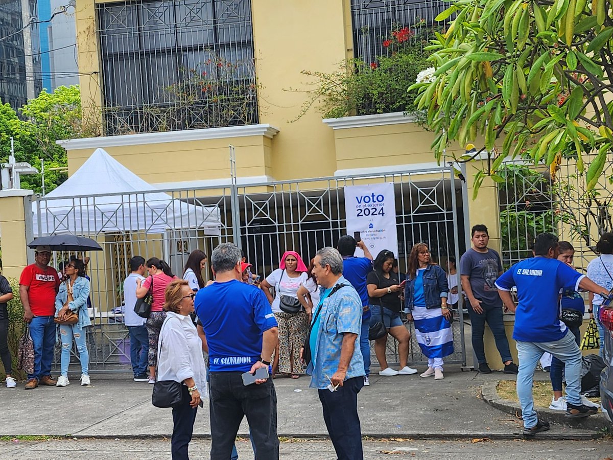 Los Salvadoreños ejerciendo su derecho al voto en Panamá. La decencia ganará una vez más. El único gobierno decente de la Región.  <a href="/nayibbukele/">Nayib Bukele</a> <a href="/TReporta/">Telemetro Reporta</a> <a href="/tvnnoticias/">TVN Noticias</a> <a href="/CorreaMayin/">Mayin Correa</a> 🇵🇦
