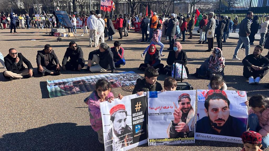 Against the illegal arrest of #PTM Chief @ManzoorPashteen and his mistreatment in the Punjab jail, #PTMAmerica staged a sit-in in front of the White House in Washington DC and recorded the protest to inform the world about the atrocities of Pakistan.
#ManzoorPashteenHeldHostage