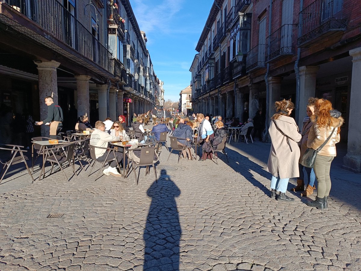 ivergaragaliano's tweet photo. Las calles de Alcalá son peatonales o son para las terrazas @AytoAlcalaH @AlcalaTurismoY_ @alcalaenfurecid @Compluton https://t.co/OZTRSuPII4