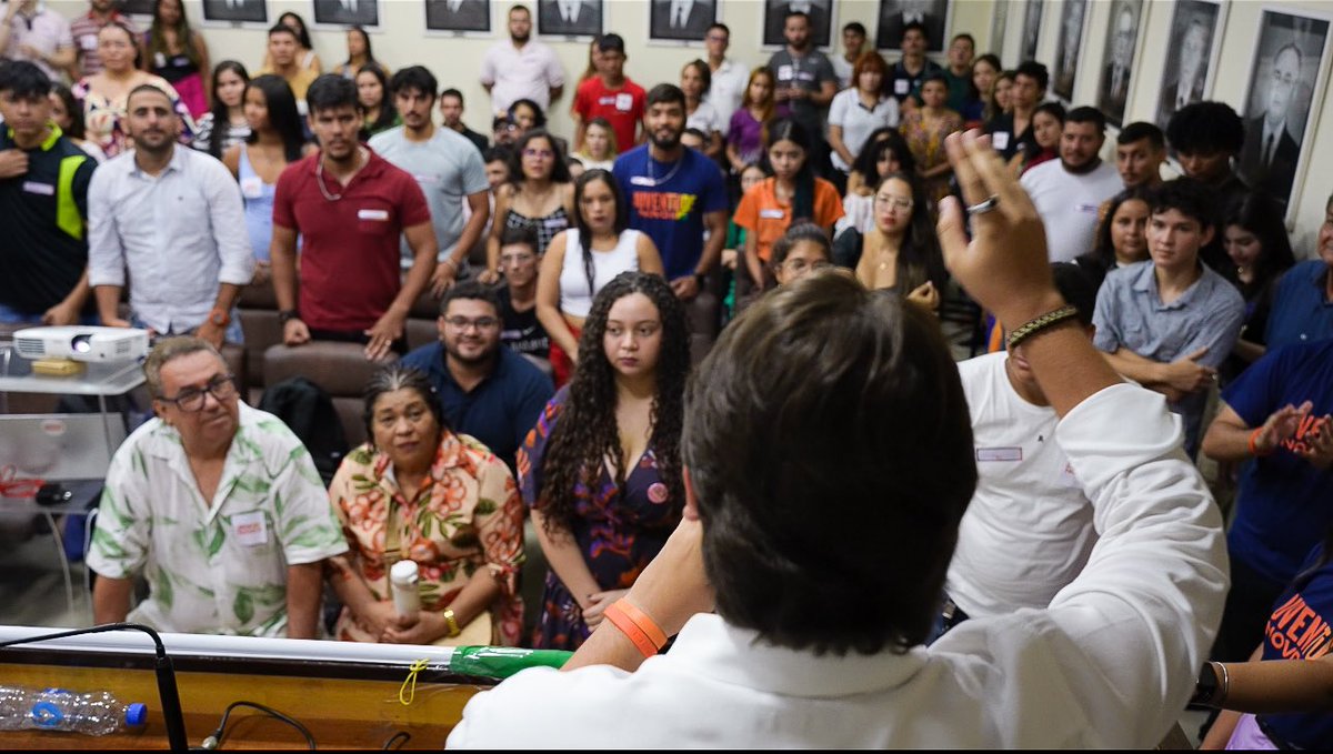 emersonjarude's tweet photo. Se do lado de lá, eles só enxergam o jovem como militância e massa de manobra, aqui não! Aqui a juventude é protagonista e vai escrever junto com a gente essa nova história.

NUNCA duvidem da força de quem luta pelo seu futuro! 👊🏻💜🧡 https://t.co/7RBtcI1c3X