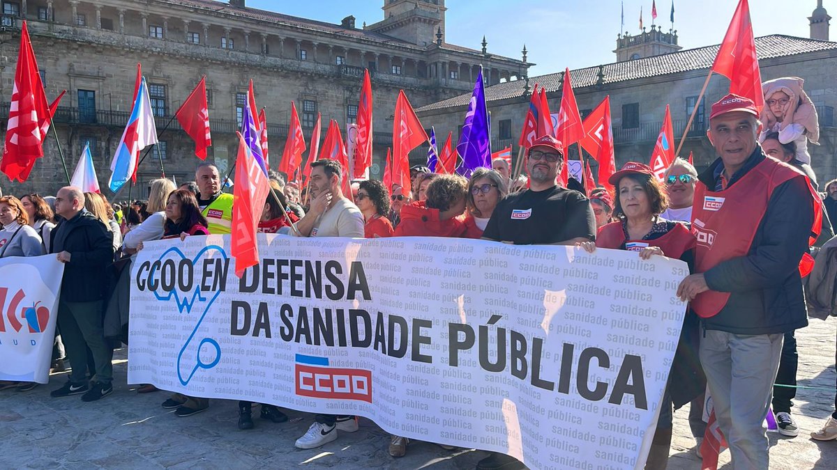 ServizosCCOO's tweet photo. Manifestación de SOS Sanidade: ⛑️ Trece medidas urxentes para un sistema sanitario de calidade en Galicia

🔗https://t.co/hJ1d3khZiz

#sanidadepublica #SOSSanidadePública @SOSsanidade https://t.co/OKCs6U62ki