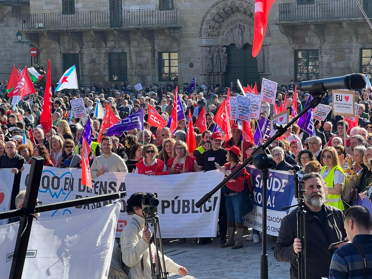 ServizosCCOO's tweet photo. Manifestación de SOS Sanidade: ⛑️ Trece medidas urxentes para un sistema sanitario de calidade en Galicia

🔗https://t.co/hJ1d3khZiz

#sanidadepublica #SOSSanidadePública @SOSsanidade https://t.co/OKCs6U62ki