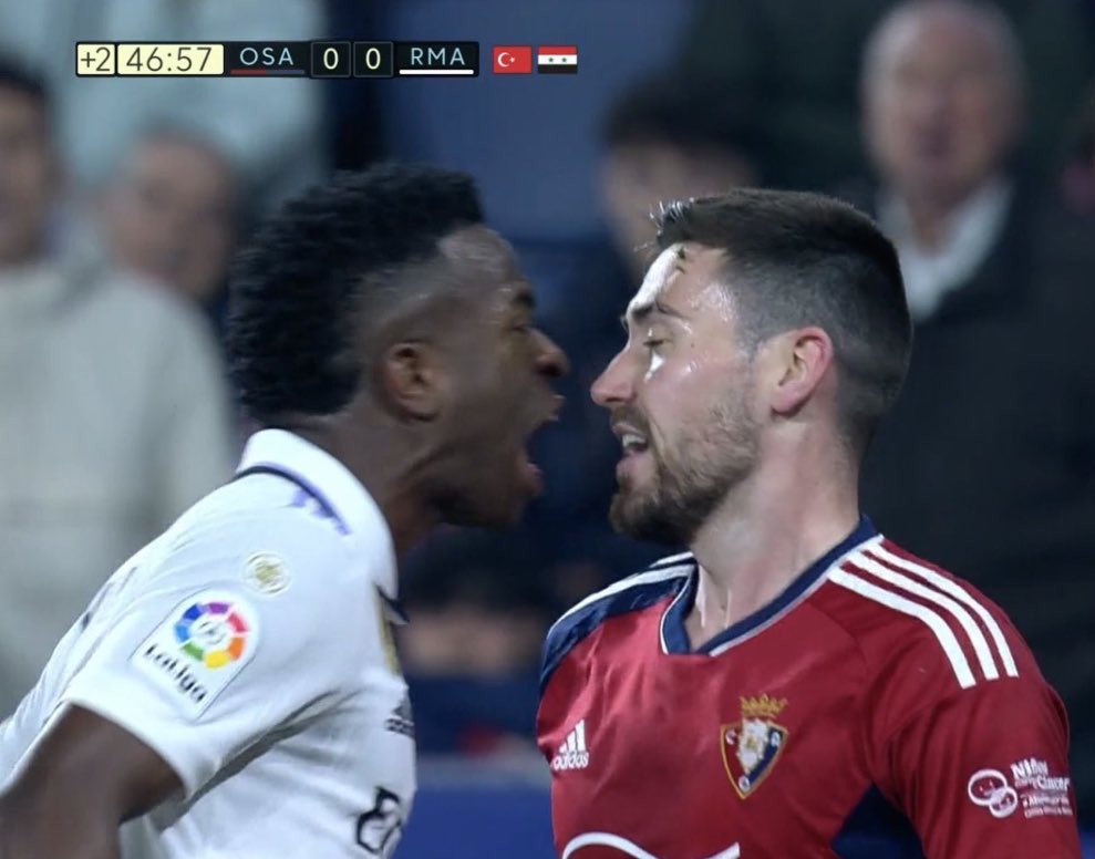 sglezzzz's tweet photo. 🥺: una roja                         👹: cero rojas https://t.co/gtnZlPoOaB