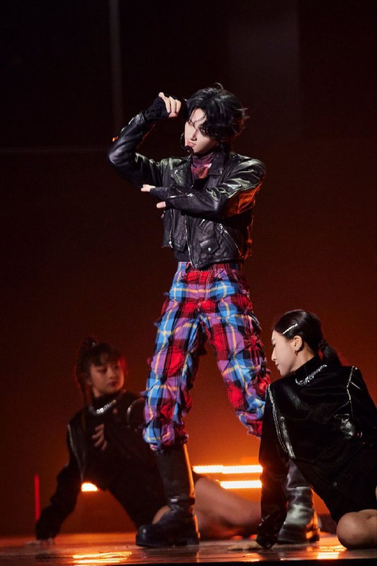 JunhuiBrazil's tweet photo. [FOTOS📸] 04.02.24 | #JUN durante a performance de Réveillon do Ano Novo Lunar no Douyin.

©️JFortepiano
@pledis_17
#SEVENTEEN 
#JUN_DouyinSpringFestivalGala https://t.co/IJm0yV1eWT