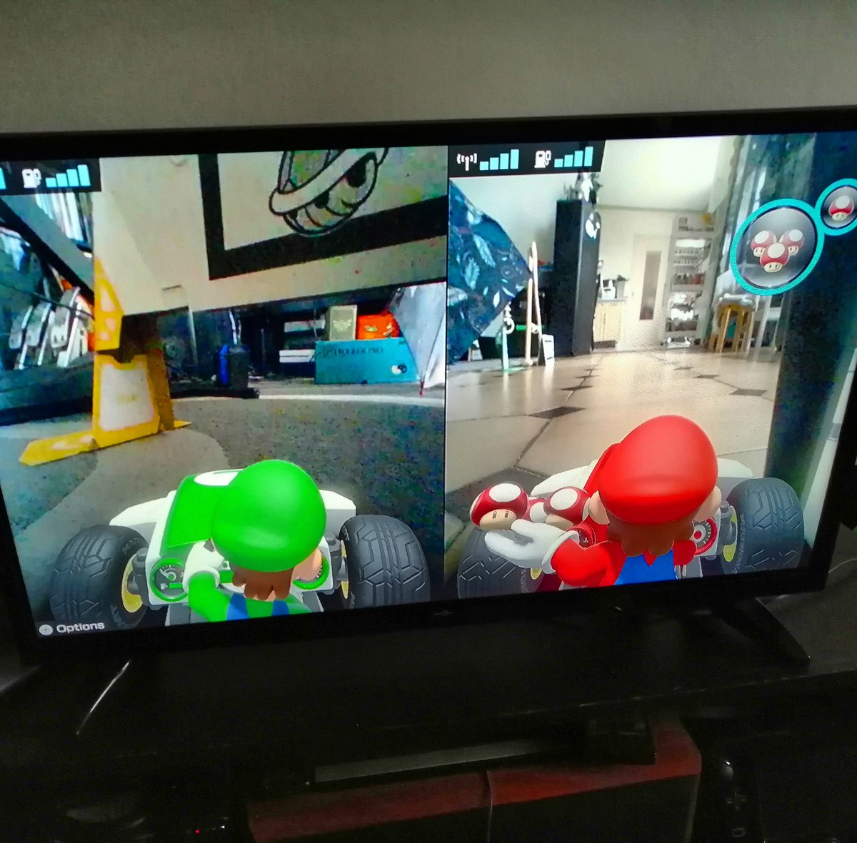 Freakazoid999's tweet image. Encore meilleur à deux #mariokartlivehomecircuit #mariokartlive #nintendo #switch #nintendoswitch #videogame #supermario #mariobros #luigi #mario #mariokart #nintendogram