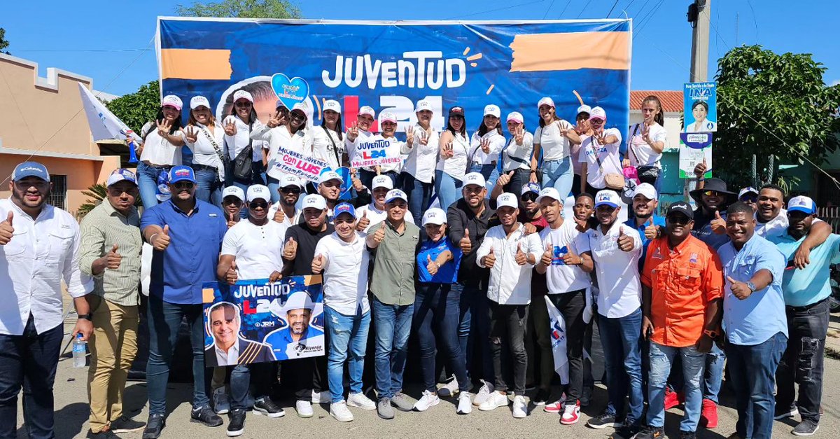 JoaquinFerndez's tweet photo. Desde Dajabón, junto a la estructura de la @jrm_oficialrd, encabezada por su presidente provincial Victor y la municipal Nicaury. ¡Aquí como en todo el país, vamos a volver a ganar!
#JuventudL24
#JuventudPRM
#SantiagoRiveronAlcalde
#LuisAbinaderPresidente
#VolveremosAGanar https://t.co/ZgYAuXYJ2U