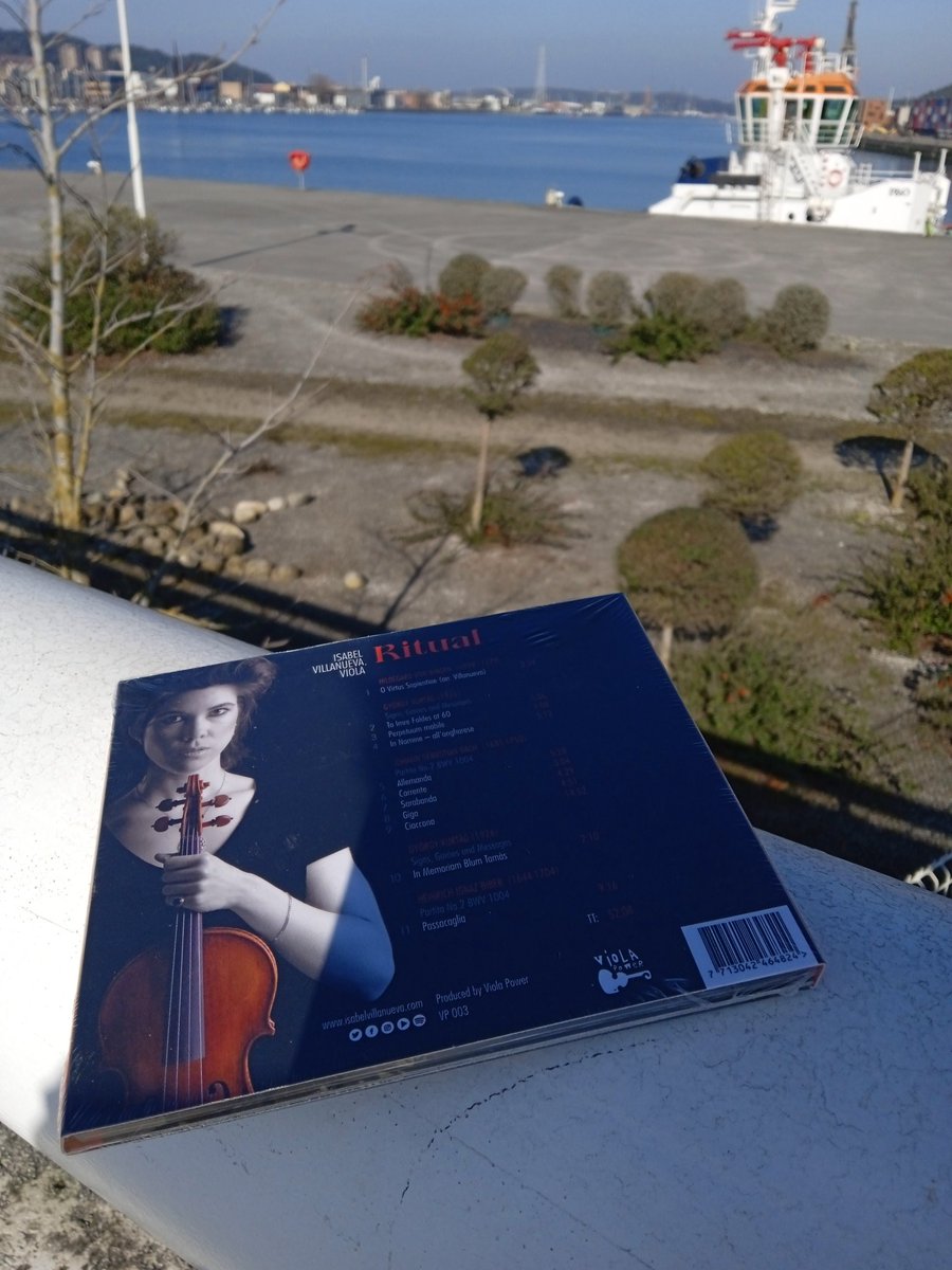 portiecha's tweet photo. Hoy recital mágico en un espacio único. Gracias @VillanuevaViola por tantas emociones en esas cuerdas vivas. Vuelve pronto #violapower https://t.co/oRMpPGSqPc