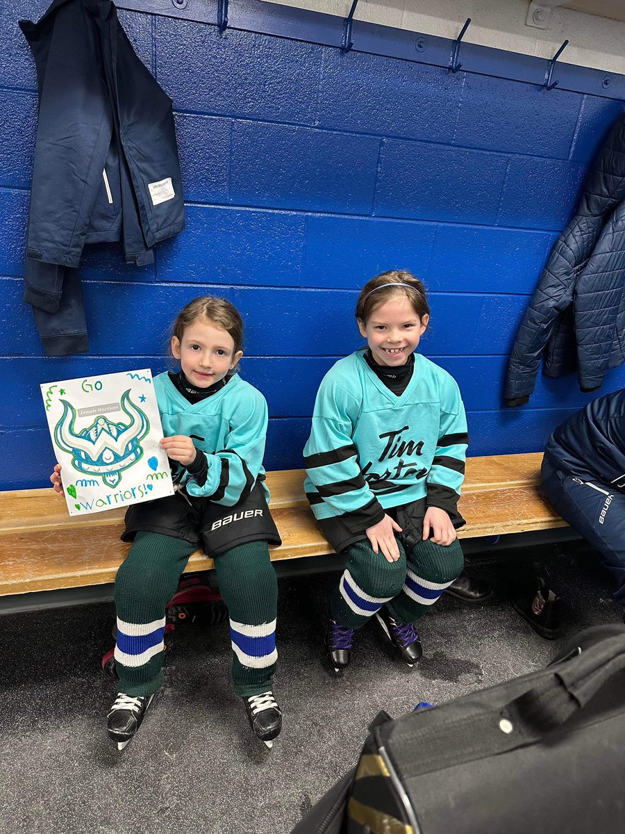 PMHAU9WARRIORS's tweet photo. The smiles say it all! 

So wonderful to see the support fro teammates and family members cheering them on! Having fun, playing hard, and making memories is what hockey is all about! Way to go girls! 💙🏒💚 @PmhaWarriors https://t.co/mLLRRM4zcQ