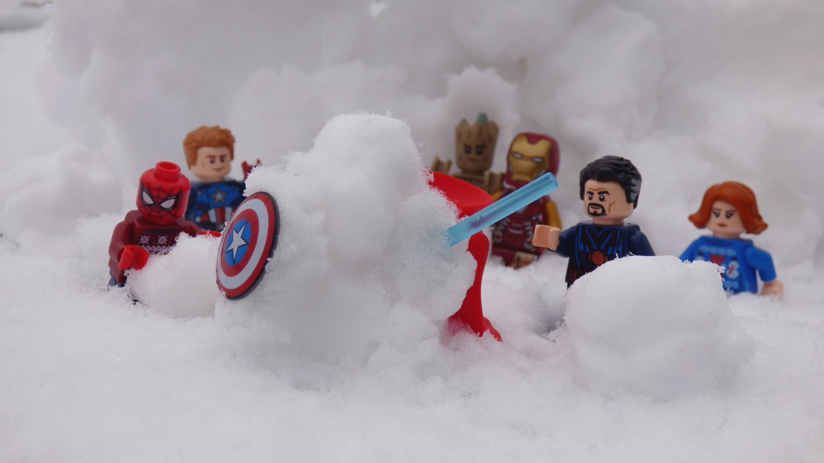 Even Earth's mightiest Heroes need a break ☃️ 📸 #TCCPhotography #ToyPhotography #TheCapturedCollective #ThePhotoHour #Avengers @LEGO_Group