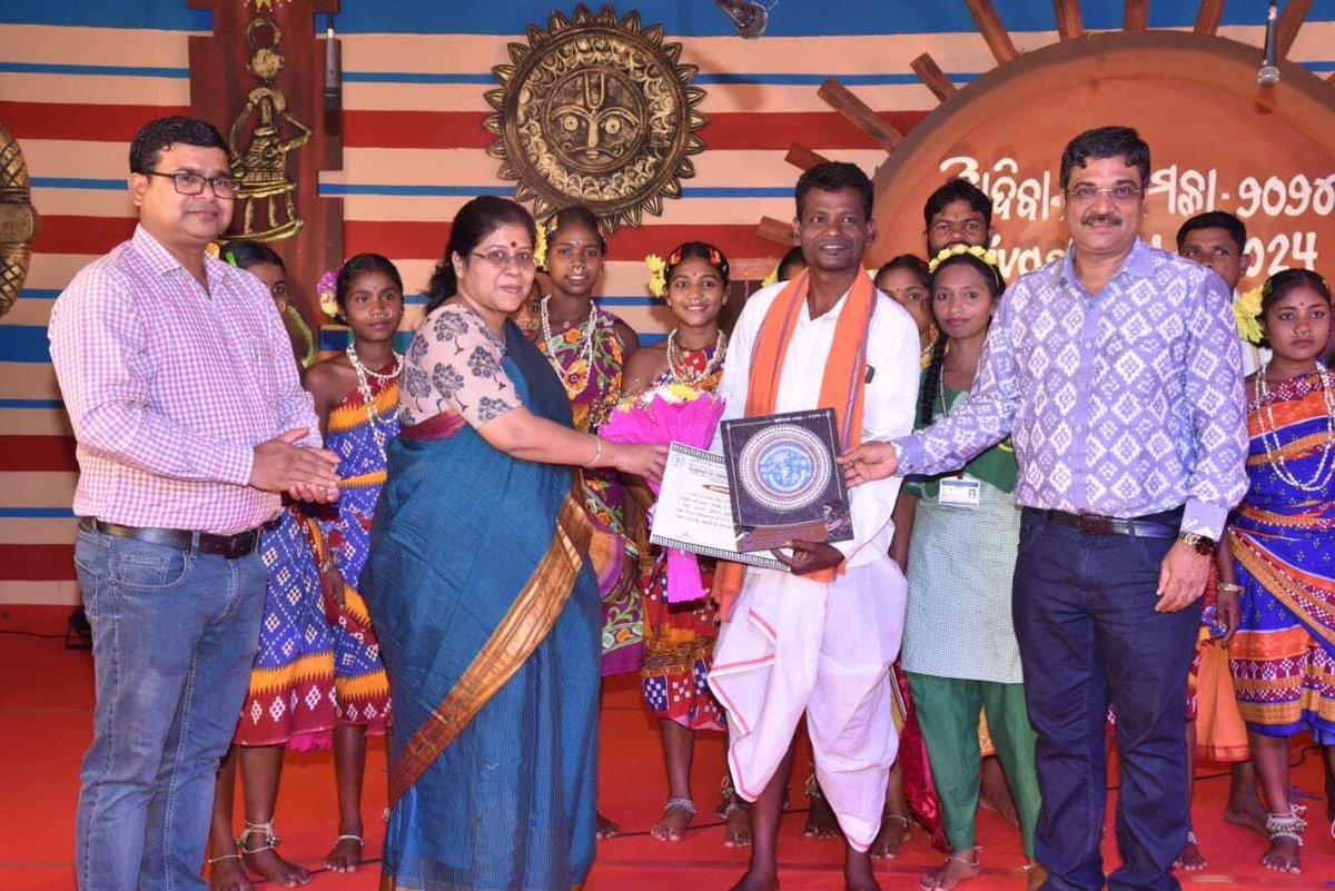 OdishaHeritage's tweet photo. ๐ท #AdivasiMela's Multilingual Tribal Drama Fest Attracts Enthusiasts.
#TribalFair #Adivasi #Tribals #TribesInsight #OdishaHeritage #Odisha
@roopars @saraka_fan @stscdev @scstrti https://t.co/BSpzxlAFvu