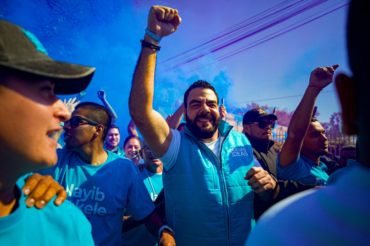 ReelecionSv's tweet photo. El partido mas grande de la historia de El Salvador https://t.co/md3DLZrGH5