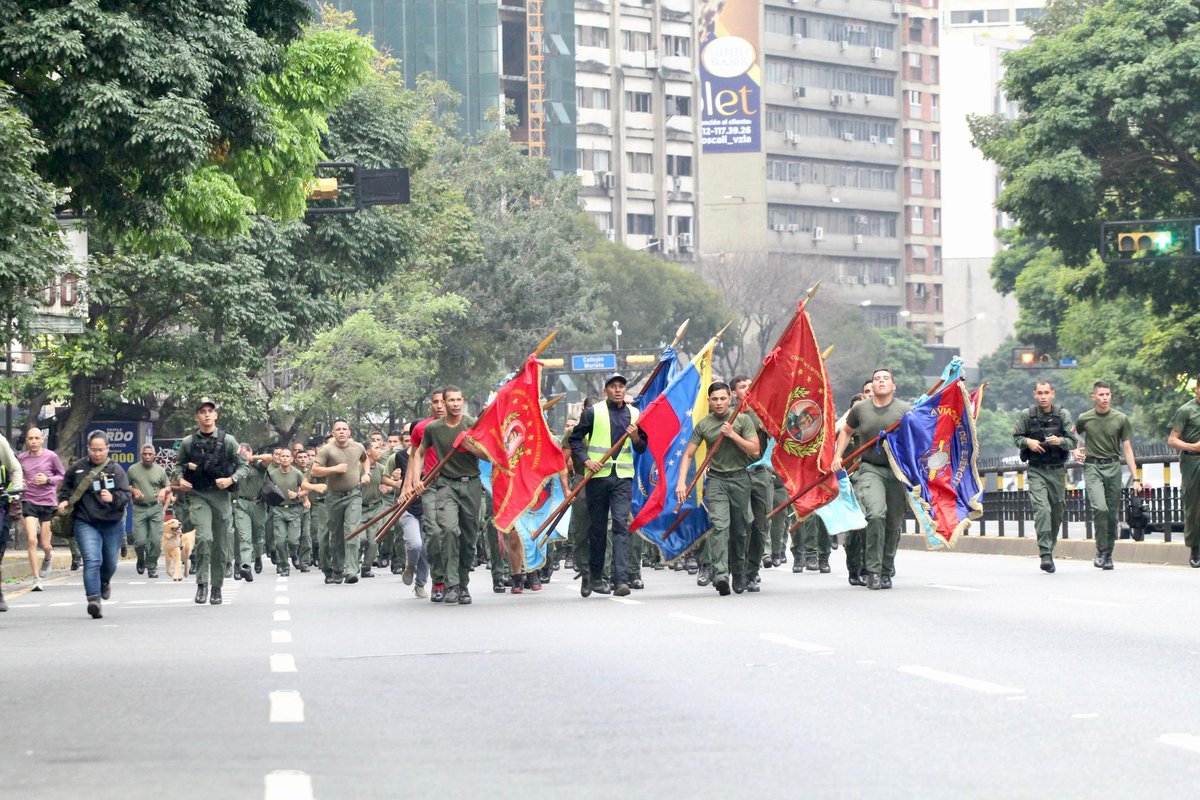 BagfmAmb's tweet photo. #Hoy #4Feb24 // ¡POR AHORA! AL PARA SIEMPRE 32 AÑOS DE REVOLUCIÓN Aquel por ahora del 4 de Febrero 1992, marcó el inicio de la Revolución Bolivariana, en Rebelión cívico-militar,  el *Comandante Hugo Chávez*, con sus compañeros patriotas hicieron florecer la esperanza. https://t.co/0IgMSaD0Yk