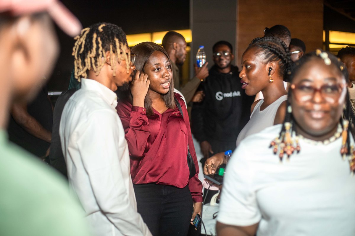 SuperteamNG's tweet photo. The #SuperteamNGMixer provided  an opportunity for Superteam members, Solana users and other key players within the Nigerian Web3 ecosystem to network with each other and learn about all the exciting stuff happening on Solana 🔥 

We will be announcing the next one soon 🤞🏽 https://t.co/iE2oUKV5rP