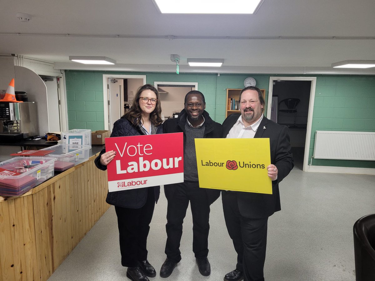 GMBSouthern's tweet image. More pictures from our #NewDeal campaign sessions this weekend. Talking to voters about Labours plans to #MakeWorkPay. Sessions in Medway, Southampton and pleased to be joined by .@GMBPoliticsLDN in Beckenham today