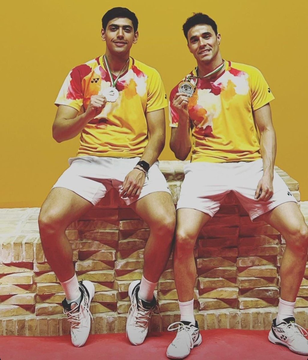 conadeoficial's tweet photo. ¡𝗣𝗟𝗔𝗧𝗔 𝗣𝗔𝗥𝗔 𝗠É𝗫𝗜𝗖𝗢! 🥈🇲🇽

En dobles varonil, Job Castillo y Luis Montoya, logran el subcampeonato en el Iran International Challenge de bádminton 🏸, al ser superados por la dupla de la India 🇮🇳, con lo que suman puntos para el ranking olímpico rumbo a @Paris2024. https://t.co/UeAZG09vs4