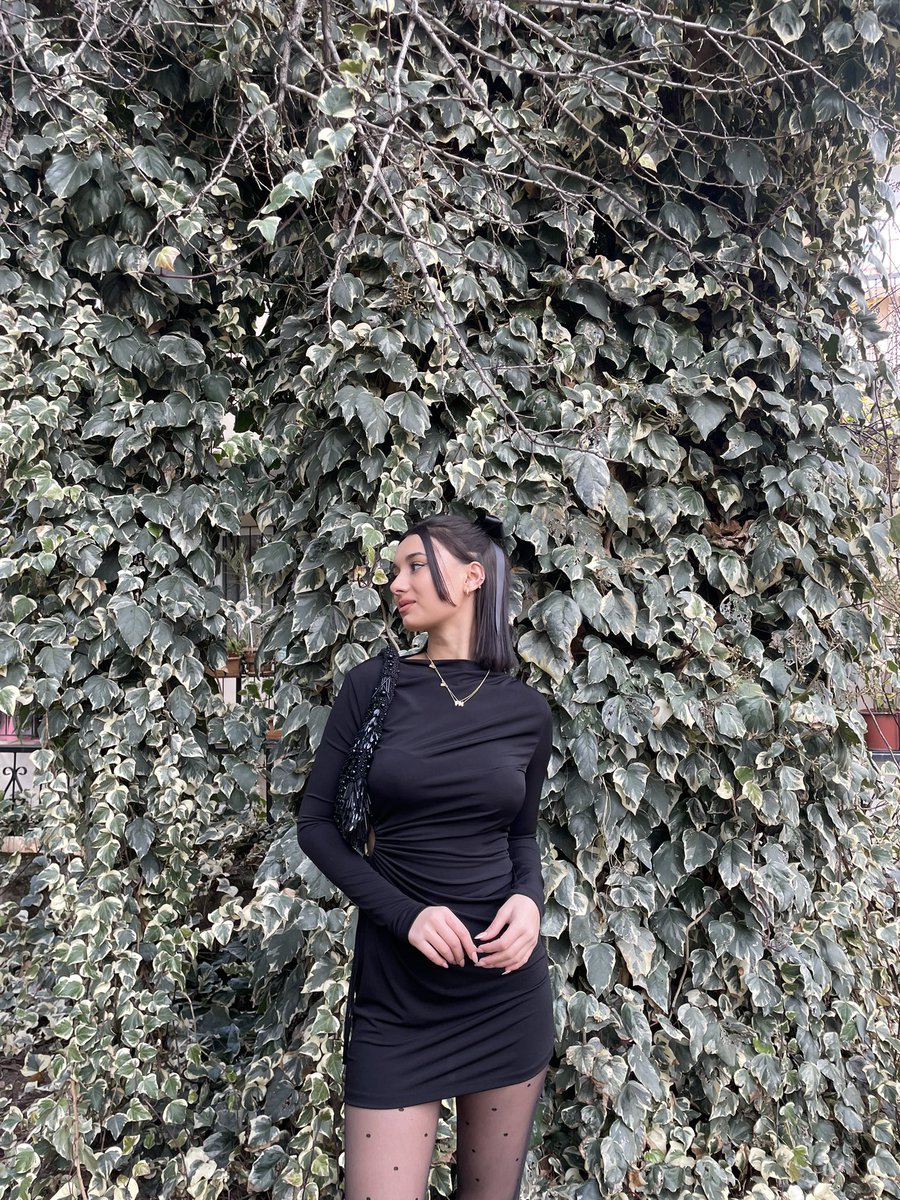 Tüm o düşen yapraklarımın sonbaharı sensin.