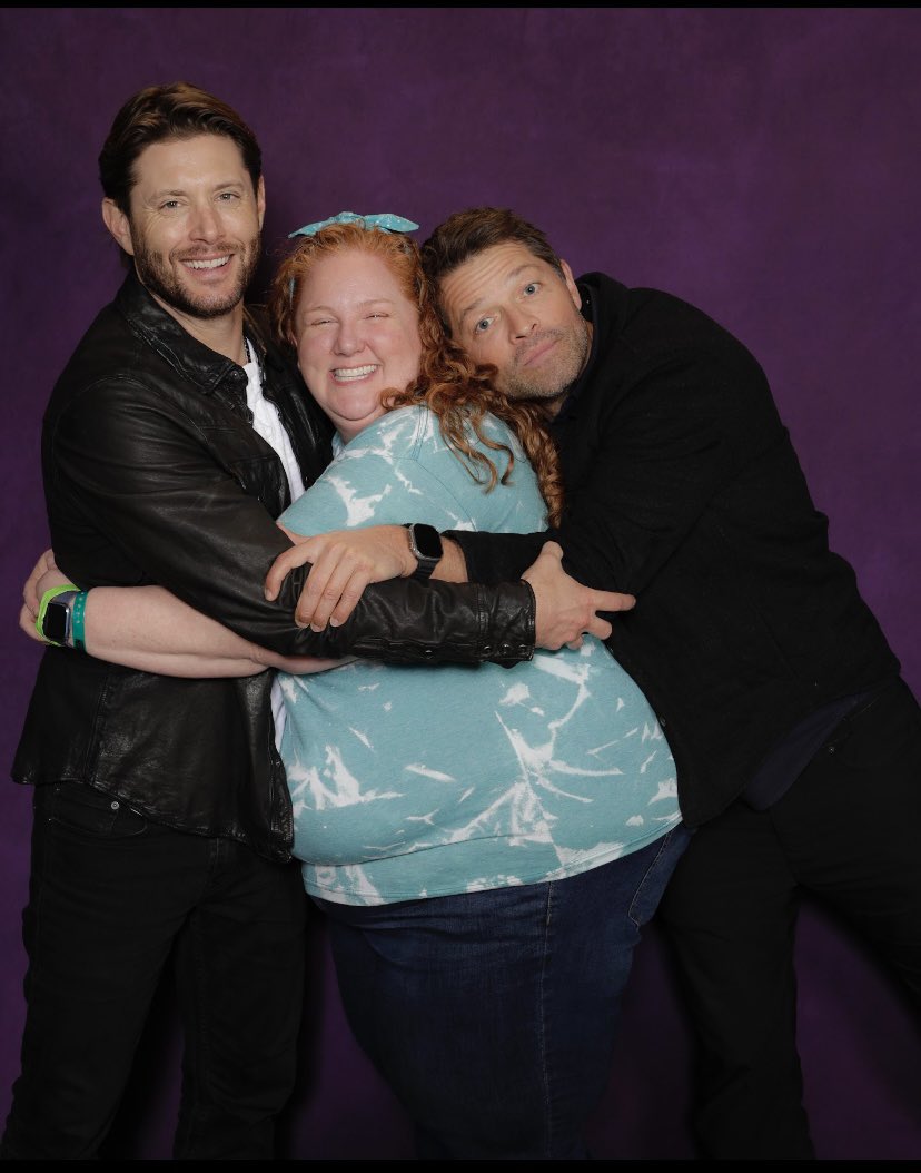 Bookbosss2012's tweet photo. Canโt believe I got to meet these wonderful humans one year ago today!!! @jarpad @JensenAckles @mishacollins #Dallascon #spnfamily https://t.co/CKAi9ikXbm