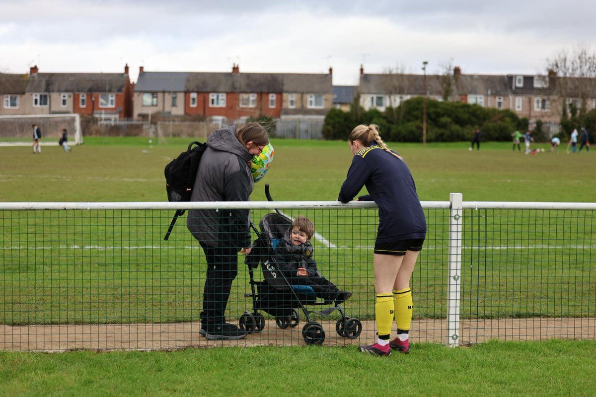 What a great day for Oscar today. Two cards from both burton teams (the men and the women) and then a huge 3-2 victory for the women. Huge thank you to <a href="/charlgrac3/">Charlotte Jarvis ღ</a> for giving us the cards and making my sons day so special