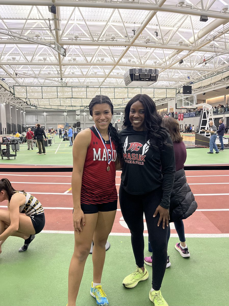 AubreyZvr's tweet photo. My girls and I placed 4th and 5th respectively in the SMR and 4x2 relays at our conference championship! Also had a 8.10 PR in the 55m dash. Been having a great season with these girls, getting faster each day preparing for spring 🥎😊 https://t.co/C5cj5fPNEC