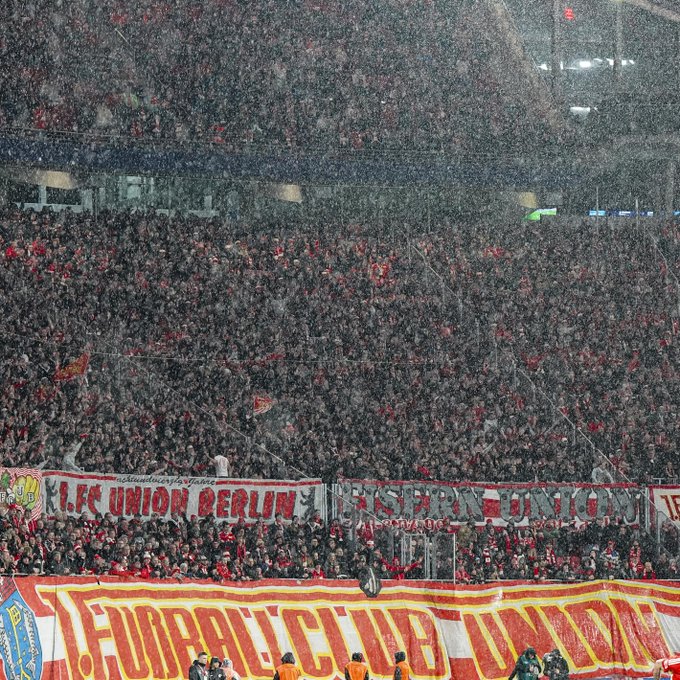 Der volle Auswärtsblock in Leipzig