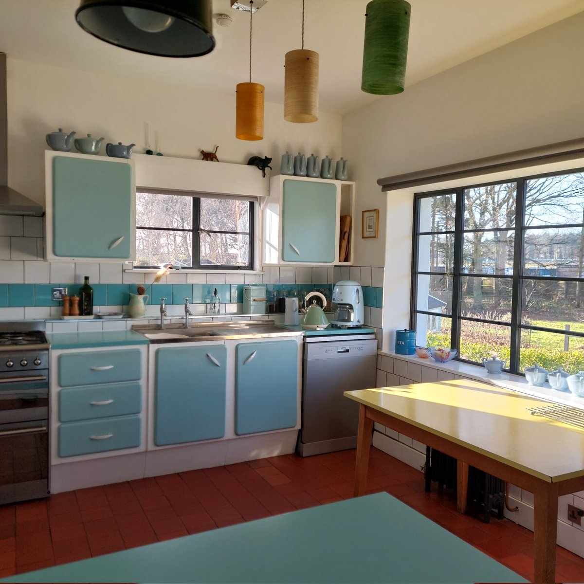 ControlTowerNC's tweet image. The Control Tower kitchen - where it all happens.

Control Towers make such beautiful domestic spaces... looking particularly lovely bathed in afternoon light. 

#controltower #bedandbreakfast #ControlTowerStyle #workplace #workspace #ilovemyjob
