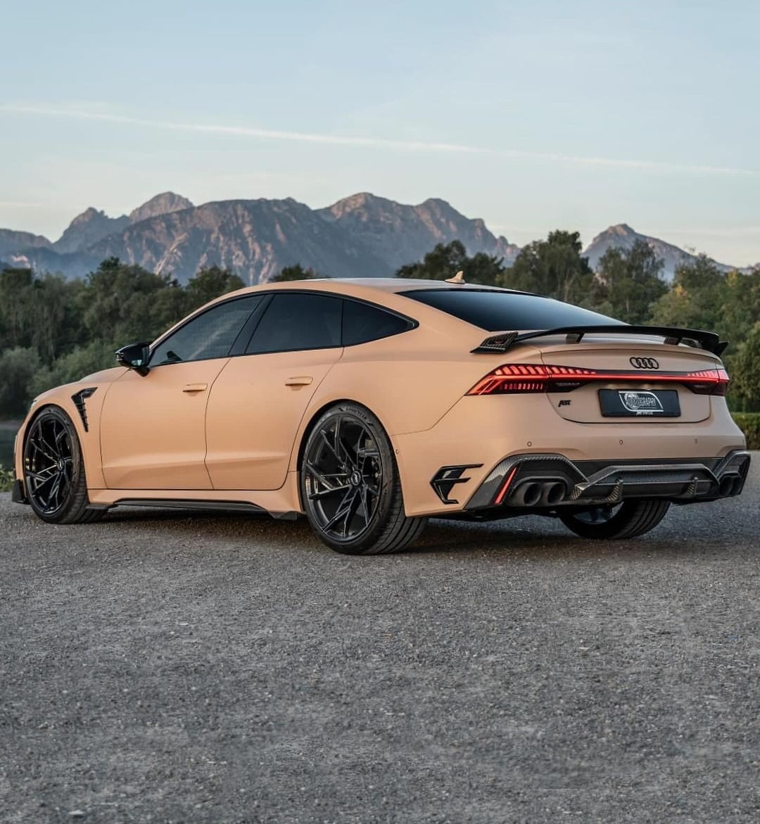 WorldWideCarsTM's tweet photo. 1000HP Audi RS7 Legacy Edition 👌🏽 https://t.co/FWj1YkrktV