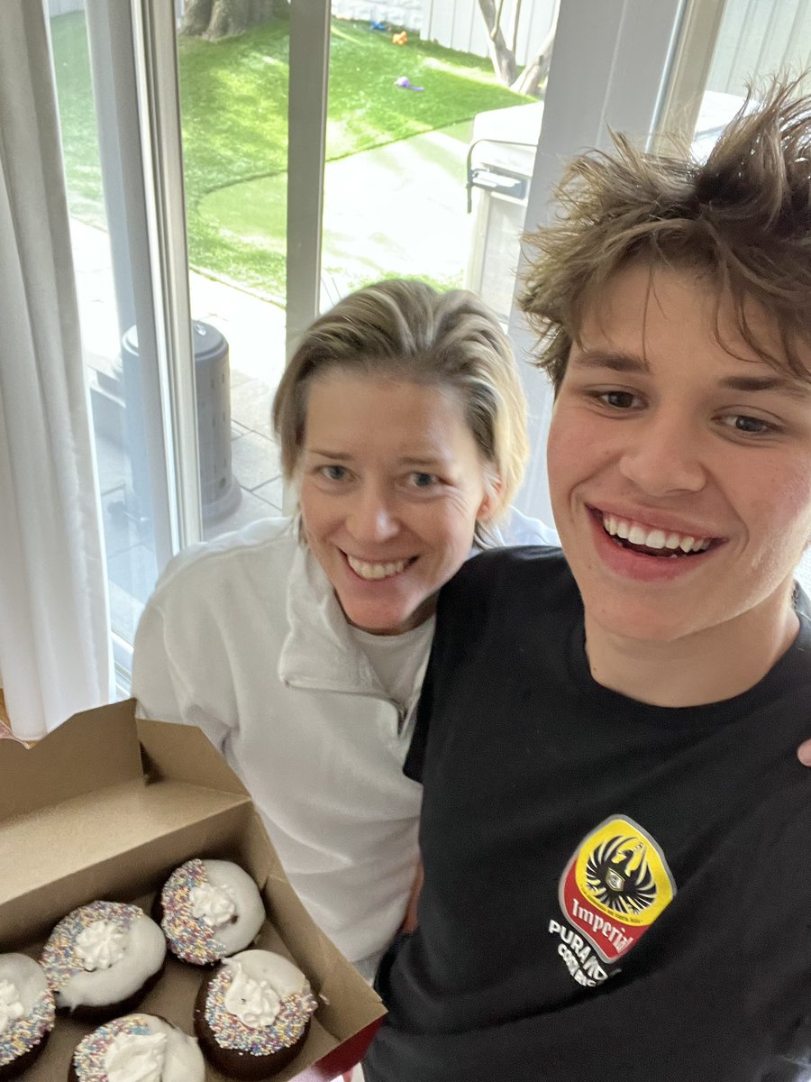 ShelleyMoretti1's tweet image. 🍩 Today is the last day to get your yummy @SpecialOCanada donut from @TimHortons. #WeChooseToInclude