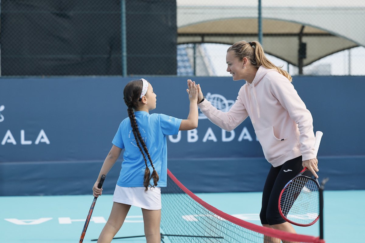 Some fun activites at today’s kids day in Abu Dhabi!🎾🙏🏼🏃🏼‍♀️🎾🏃🏼 Who is coming to watch more tennis tomorrow and taking the racket with you to @MubadalaADOpen ?!🤩 @WTA