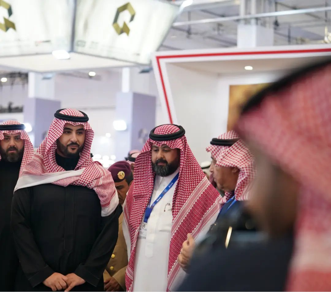 Serb_ksa's tweet photo. تشرفنا بزيارة صاحب السمو الملكي الأمير خالد بن سلمان بن عبدالعزيز آل سعود - حفظه الله -  ، حيث اطّلعَ سموه على منظومات الطائرات بدون طيار المصنّعة في شركة #سرب للصناعات المتقدمة بأيادي كوادر وطنية. 

#للغد_نستعد 
#EquippedForTomorrow 
#WDS2024 https://t.co/YYvZS1mUtP