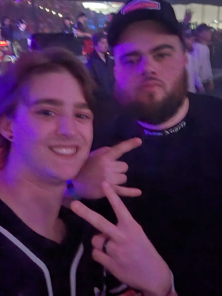 StaticDubstep's tweet photo. Super sick meeting you @ratedr! I am very excited for your set today! Maybe one day ill get good enough to be on the same lineup as you 😅 glad i got to finally meet one of the producers i highly look up to though. Keep killin it man! https://t.co/wVdjUDVnmi